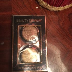I’m selling eyeshadow from cover girl
